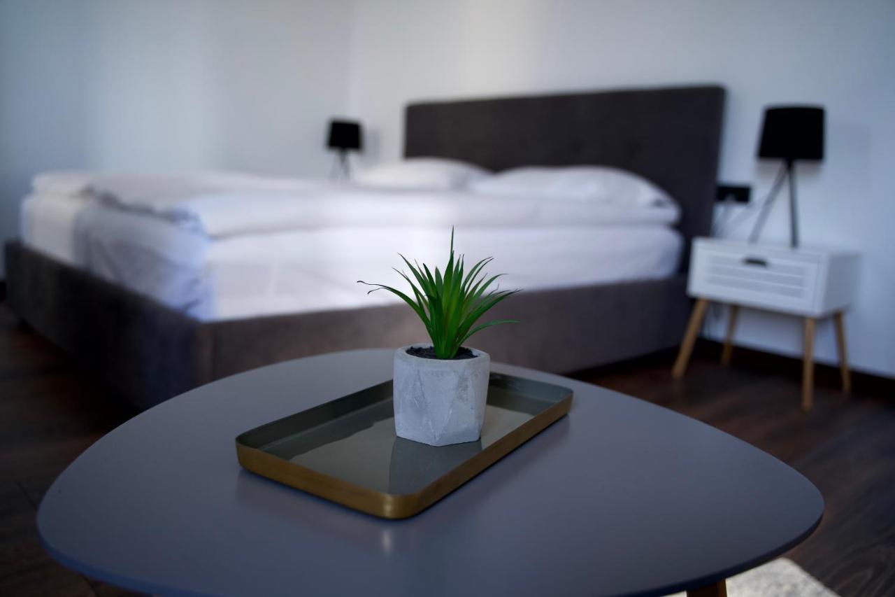 Style Hotel Ungheni Targ Esterno foto