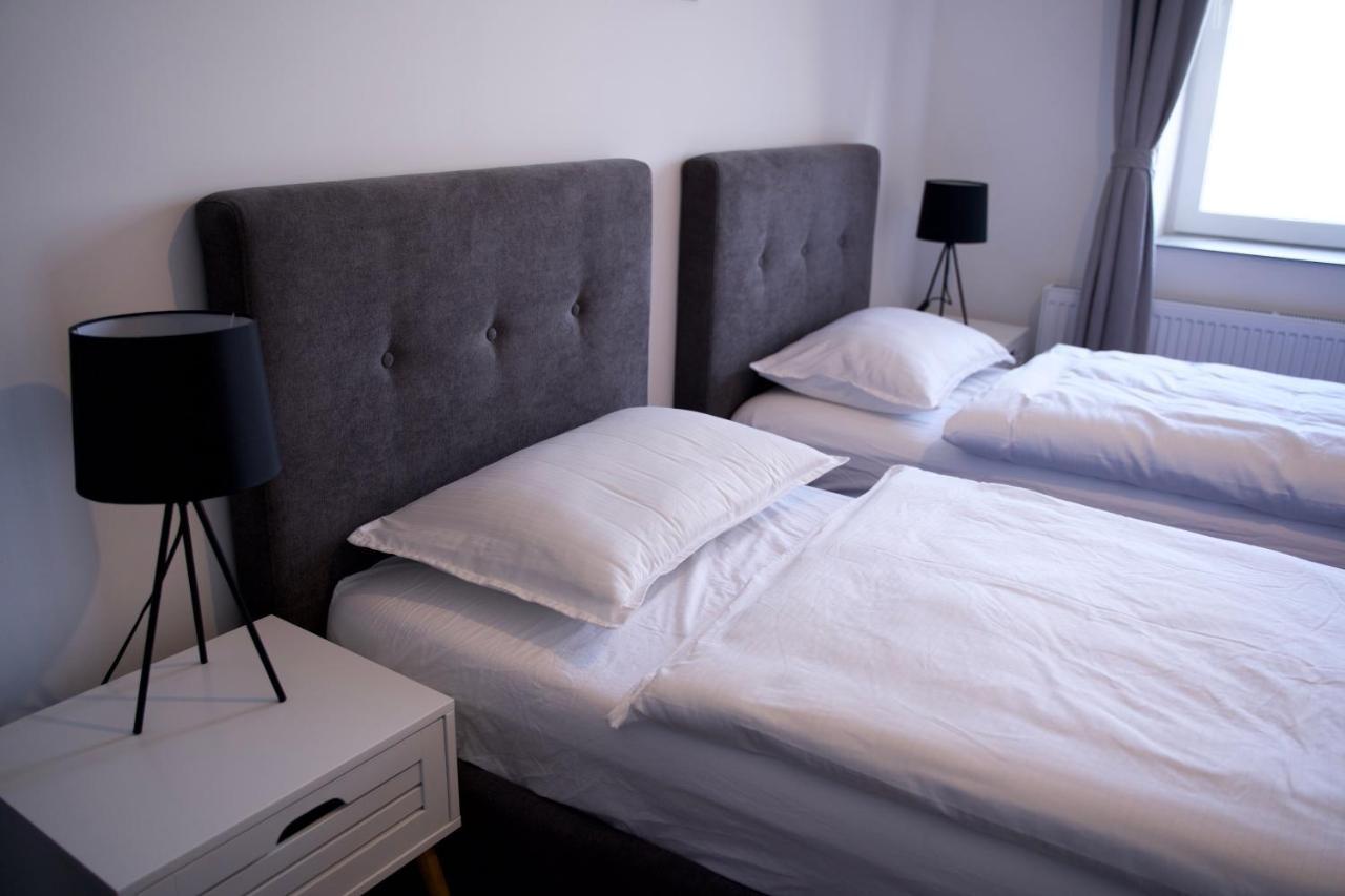 Style Hotel Ungheni Targ Esterno foto